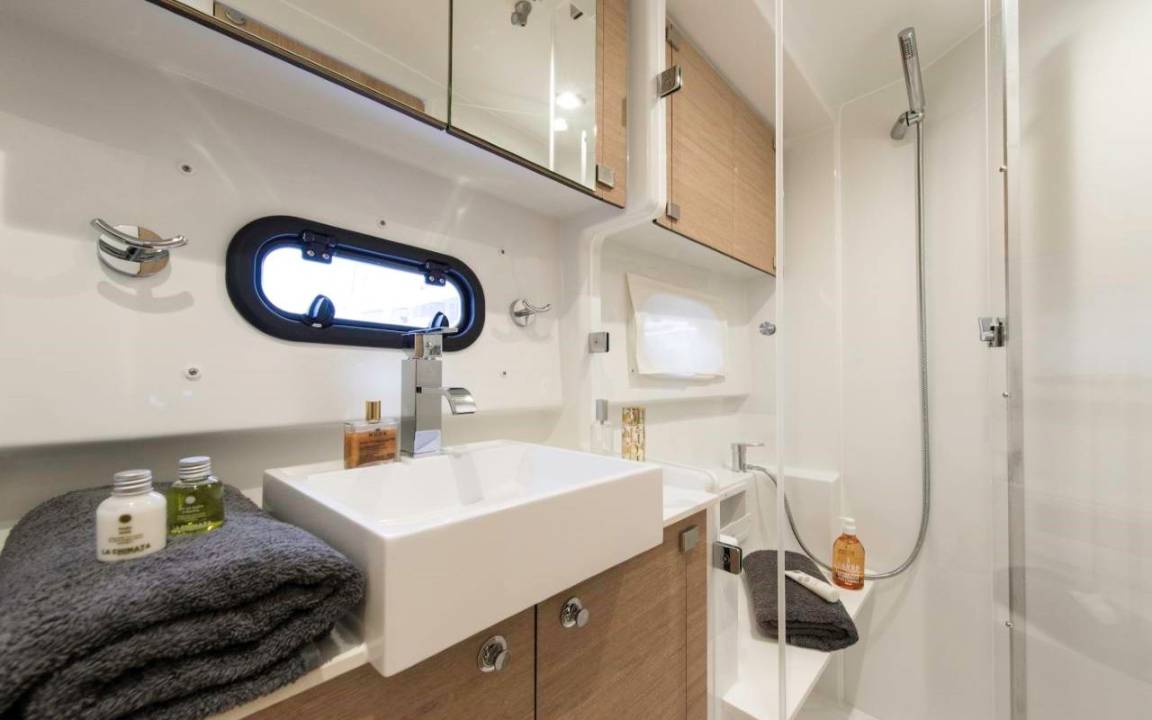 12 M² Péniche ∙ 4 Chambres ∙ 8 Personnes - Ajaccio