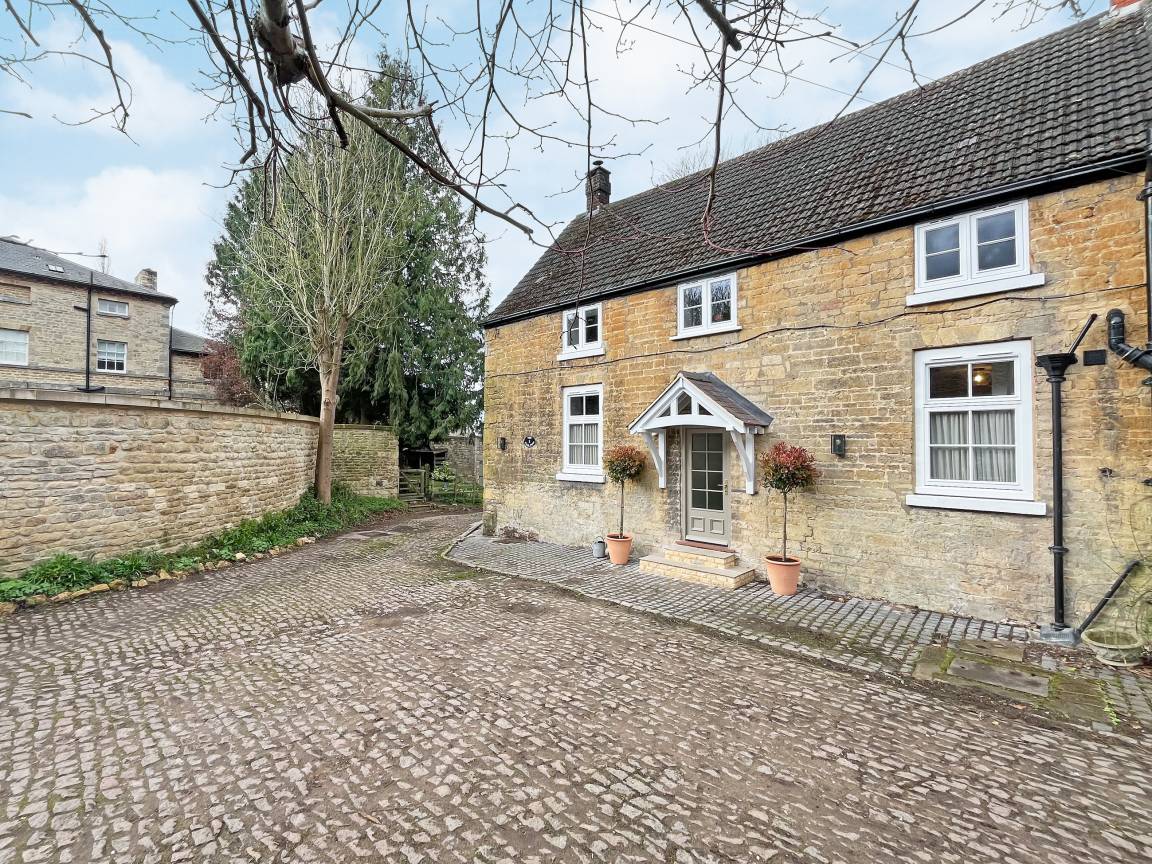 Cottage ∙ 3 Bedrooms ∙ 5 Guests - Lincoln