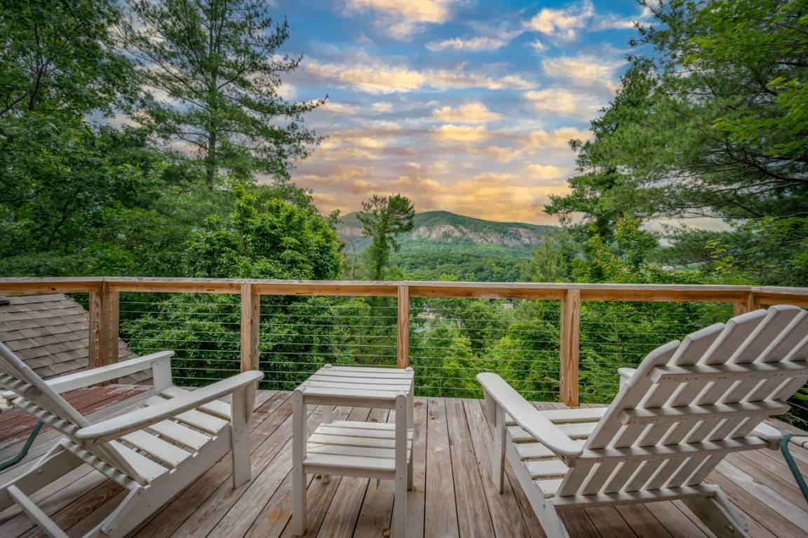 194 M² House ∙ 3 Bedrooms ∙ 10 Guests - Lake Lure, NC