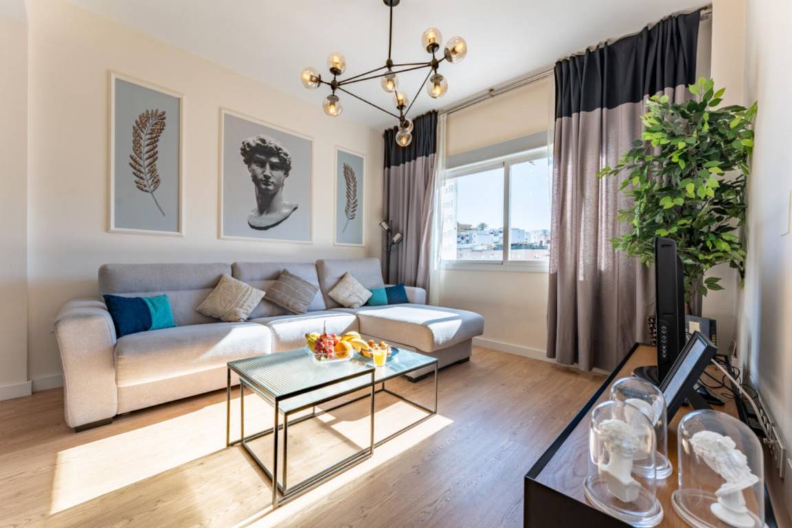 88 M² Apartamento ∙ 2 Habitaciones ∙ 4 Huéspedes - Benalmádena