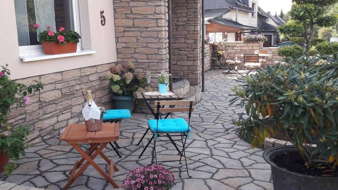 82 M² Ferienwohnung ∙ 2 Schlafzimmer ∙ 5 Gäste - Altenkirchen
