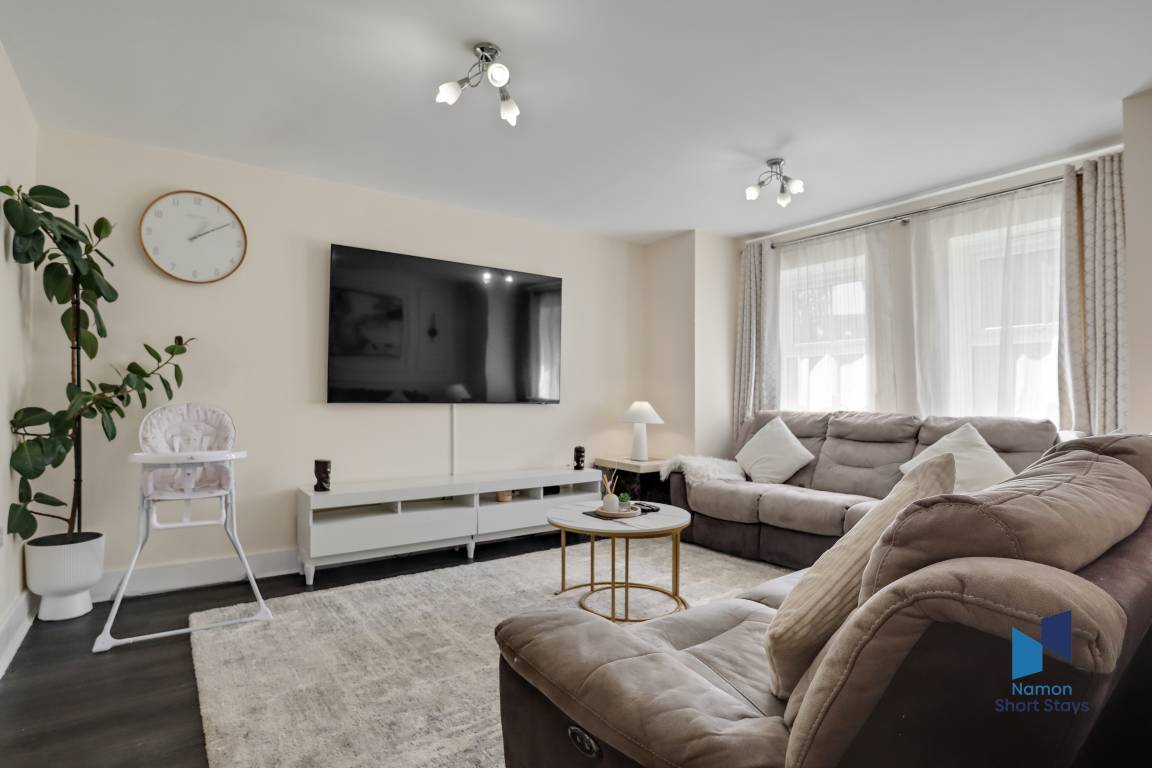 150 M² Talo ∙ 4 Makuuhuonetta ∙ 10 Vierasta - Crawley