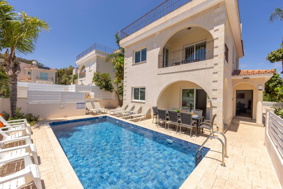 150 M² Villa ∙ 4 Schlafzimmer ∙ 8 Gäste - Protaras