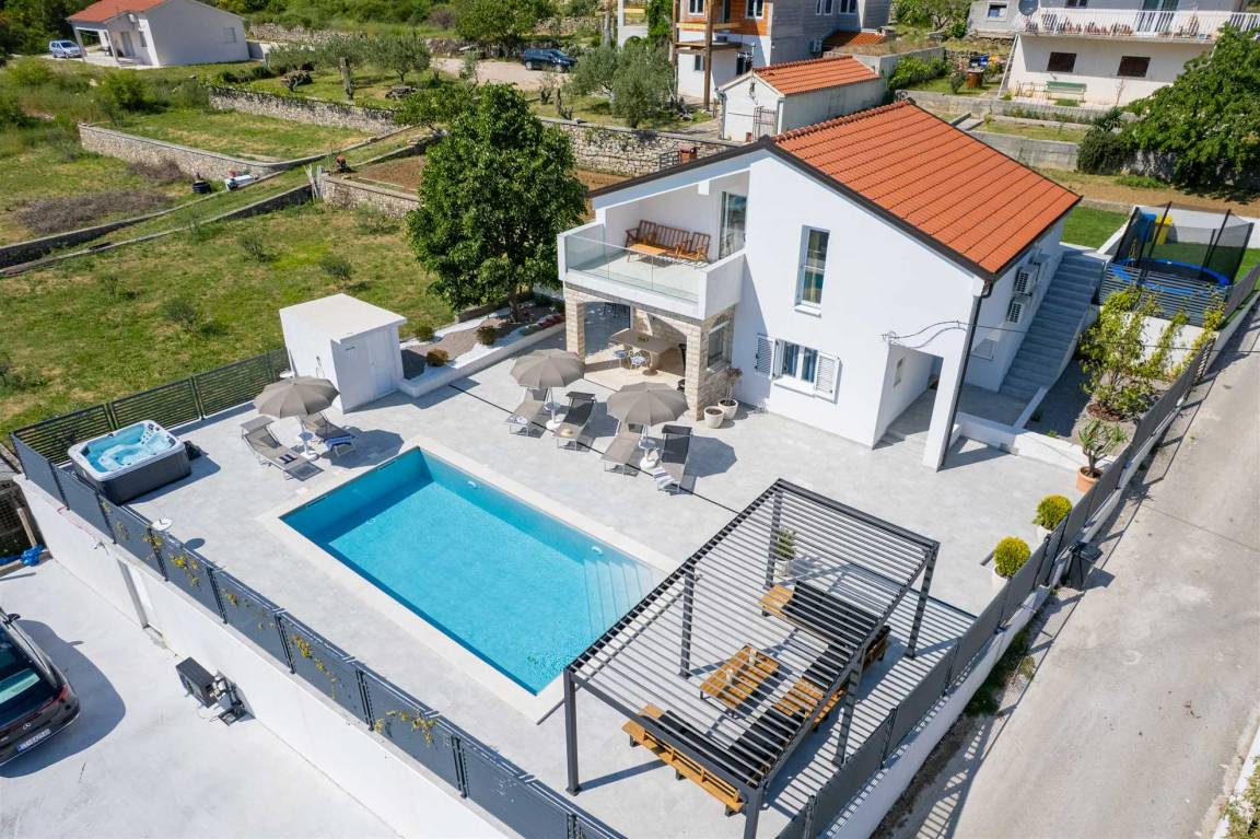 180 M² Villa ∙ 4 Slaapkamers ∙ 10 Gasten - Omiš
