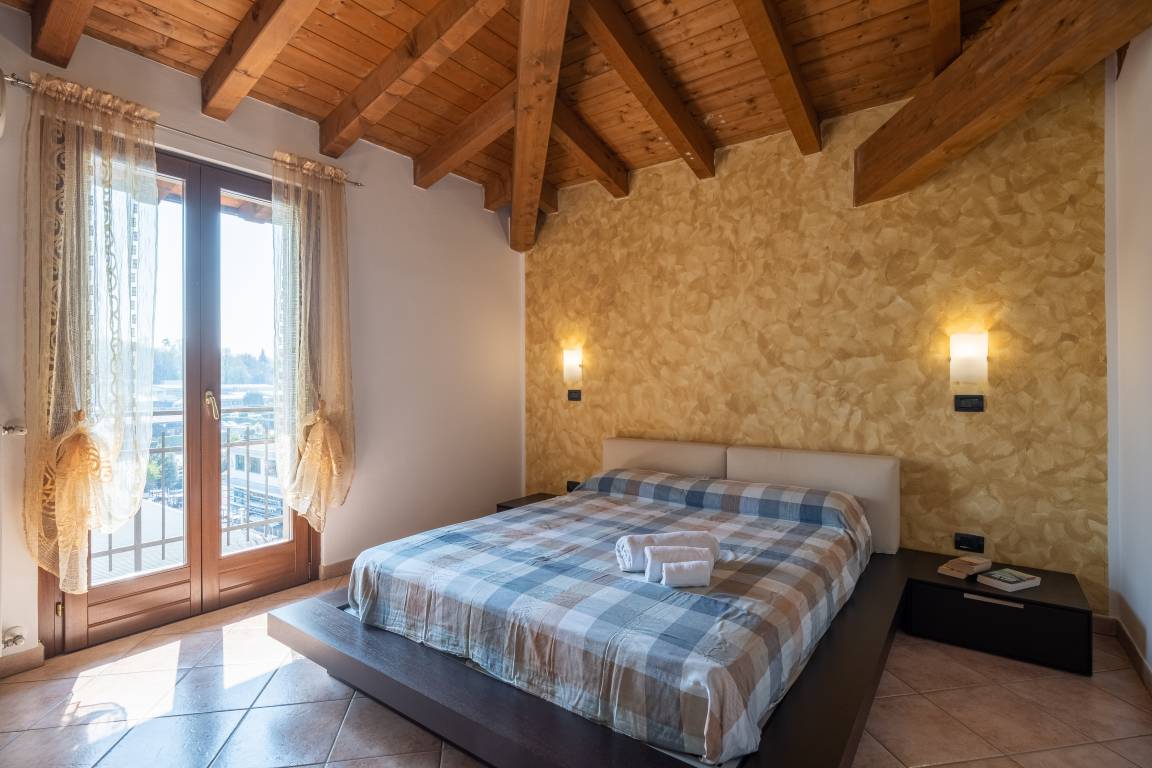 95 M² Ferienwohnung ∙ 3 Schlafzimmer ∙ 4 Gäste - Sarnico