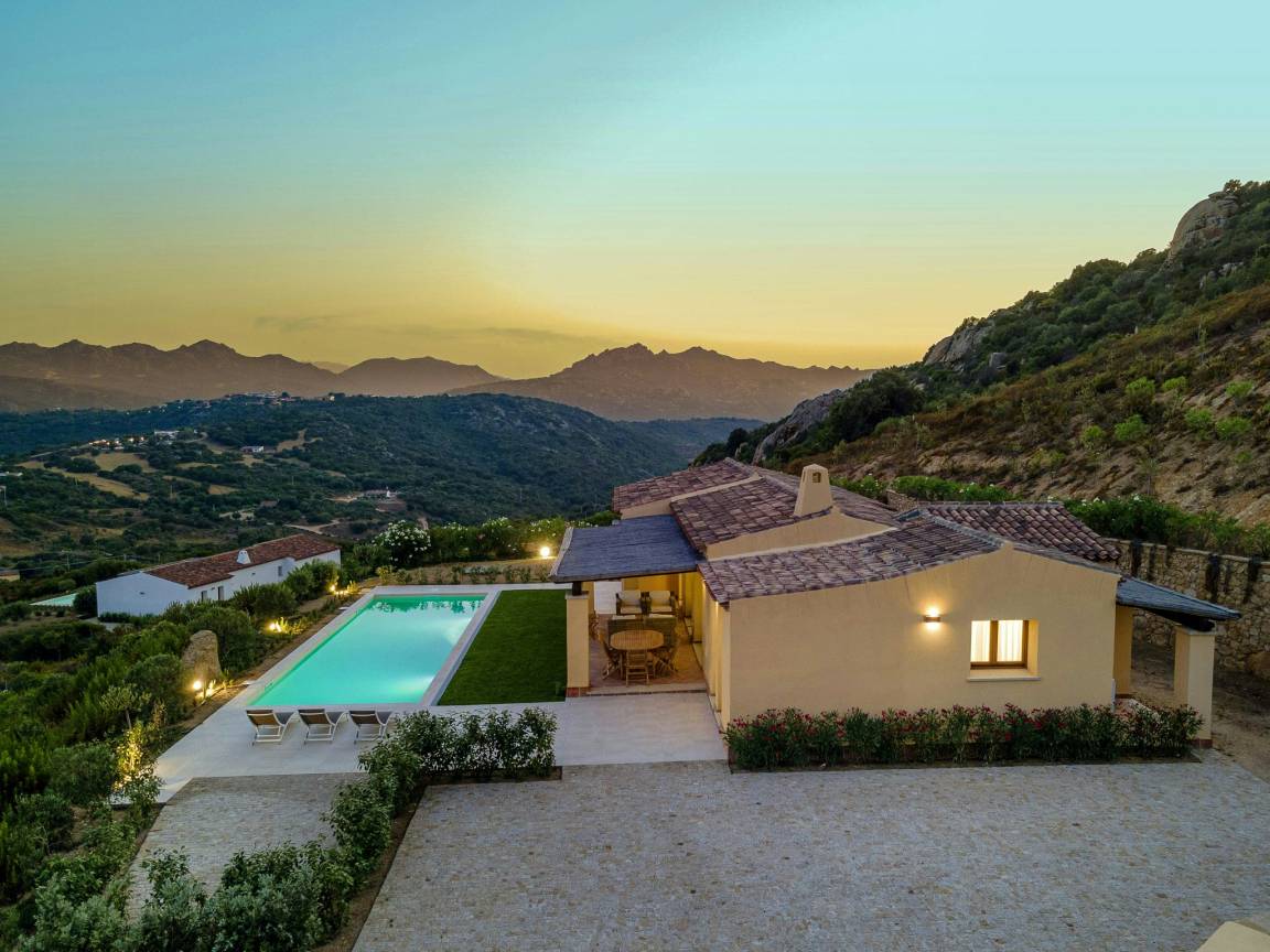 150 M² Casa Vacanza ∙ 4 Camere Da Letto ∙ 7 Ospiti - Olbia