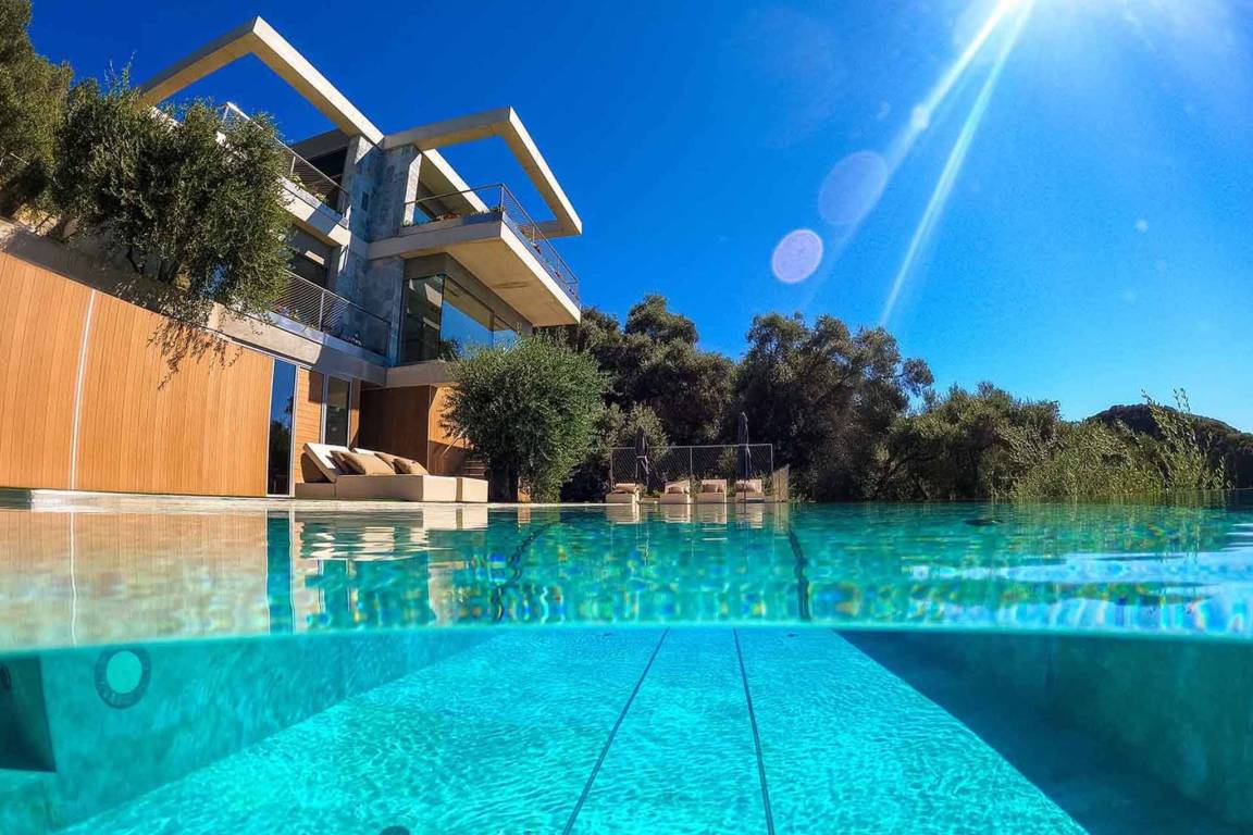Villa ∙ 5 Bedrooms ∙ 10 Guests - Corfou town, Greece