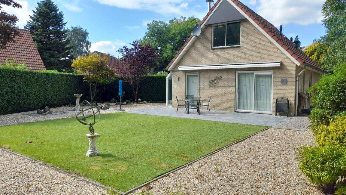 90 M² Chalet ∙ 2 Bedrooms ∙ 4 Guests - Nijmegen