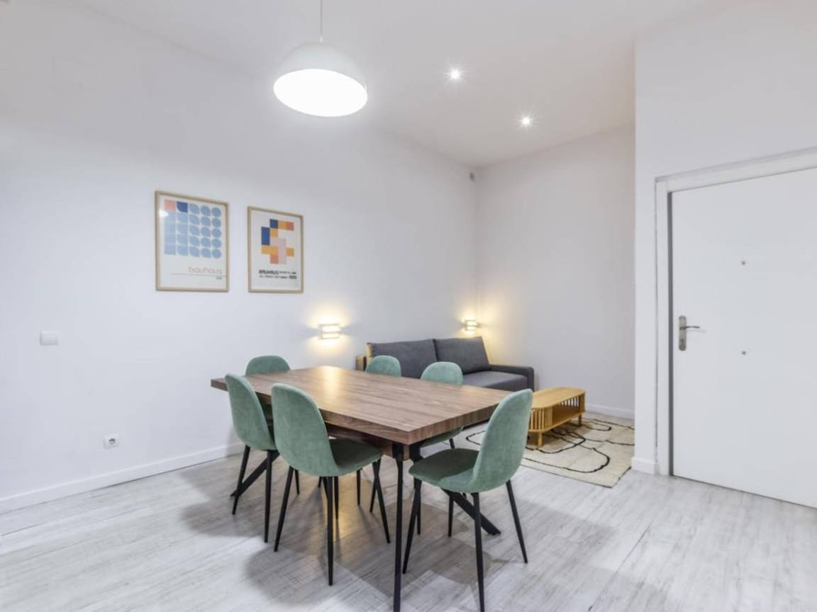 90 M² Apartamento ∙ 2 Quartos ∙ 6 Hóspedes - Alcobendas