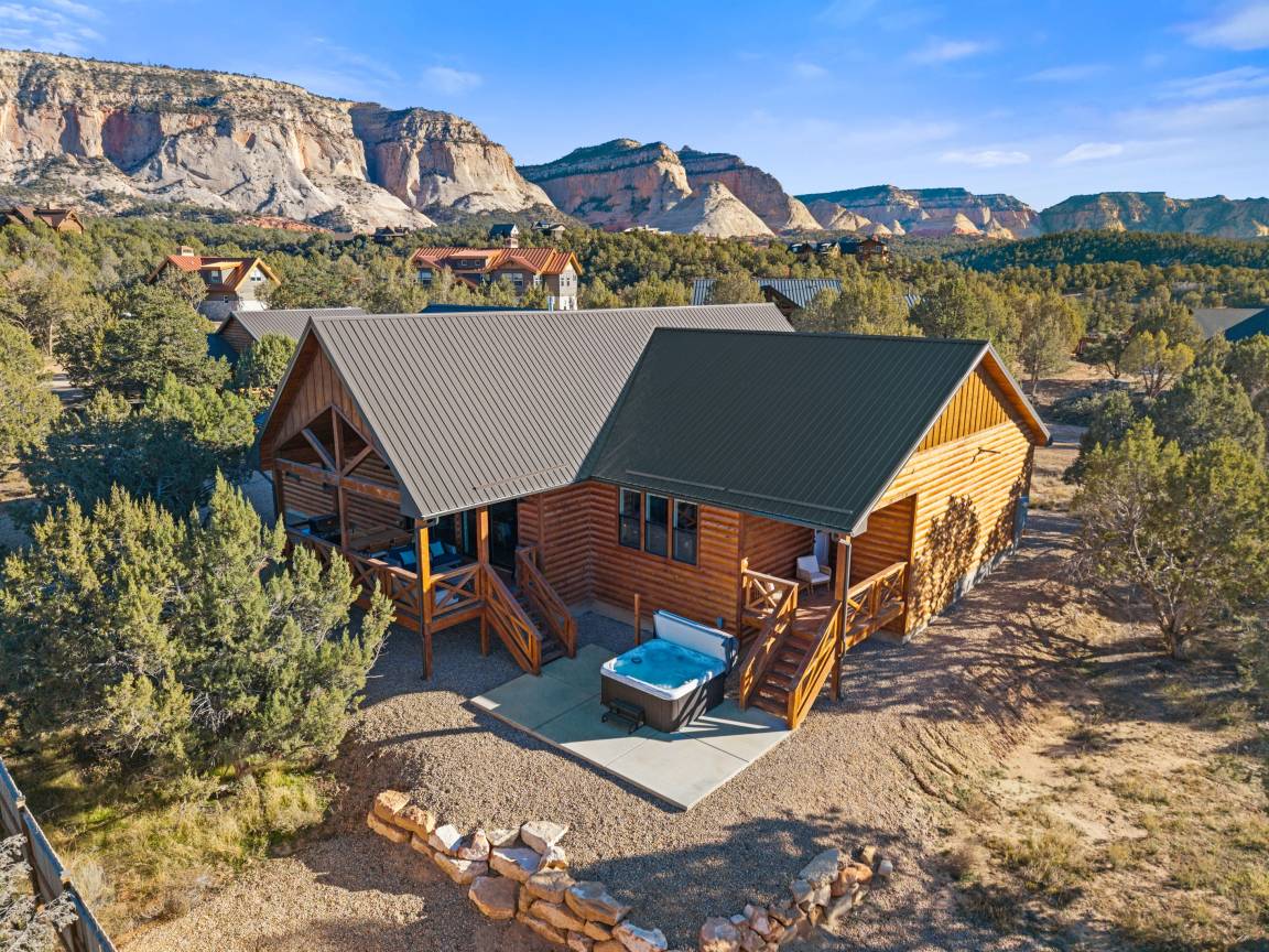 242 M² House ∙ 4 Bedrooms ∙ 10 Guests - Orderville, UT
