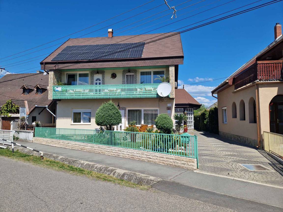 75 M² Ferienwohnung ∙ 3 Schlafzimmer ∙ 8 Gäste - Balatonboglár