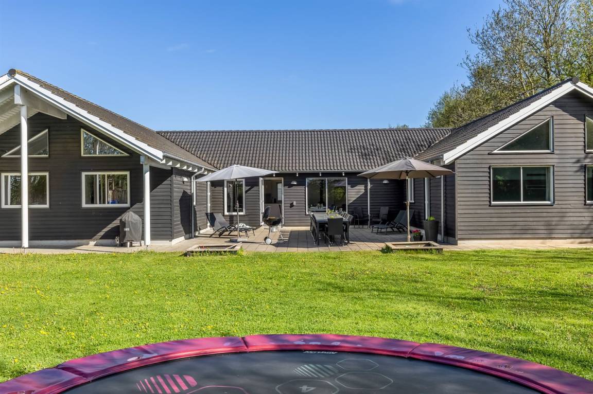 261 m² Ferienhaus ∙ 8 Schlafzimmer ∙ 20 Gäste – Bild 13
