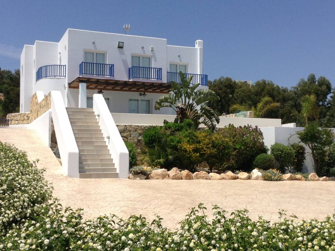 250 M² House ∙ 5 Bedrooms ∙ 12 Guests - Protaras
