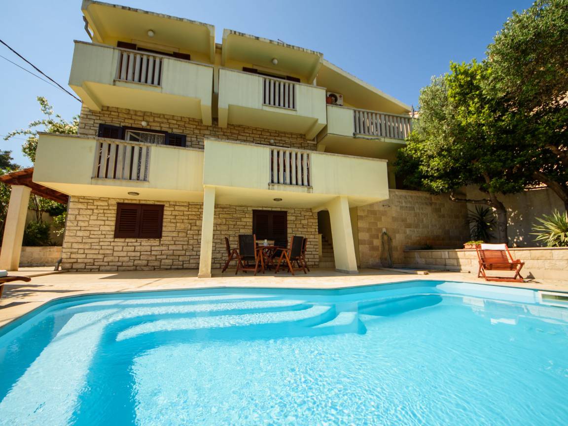 200 M² House ∙ 5 Bedrooms ∙ 10 Guests - Supetar