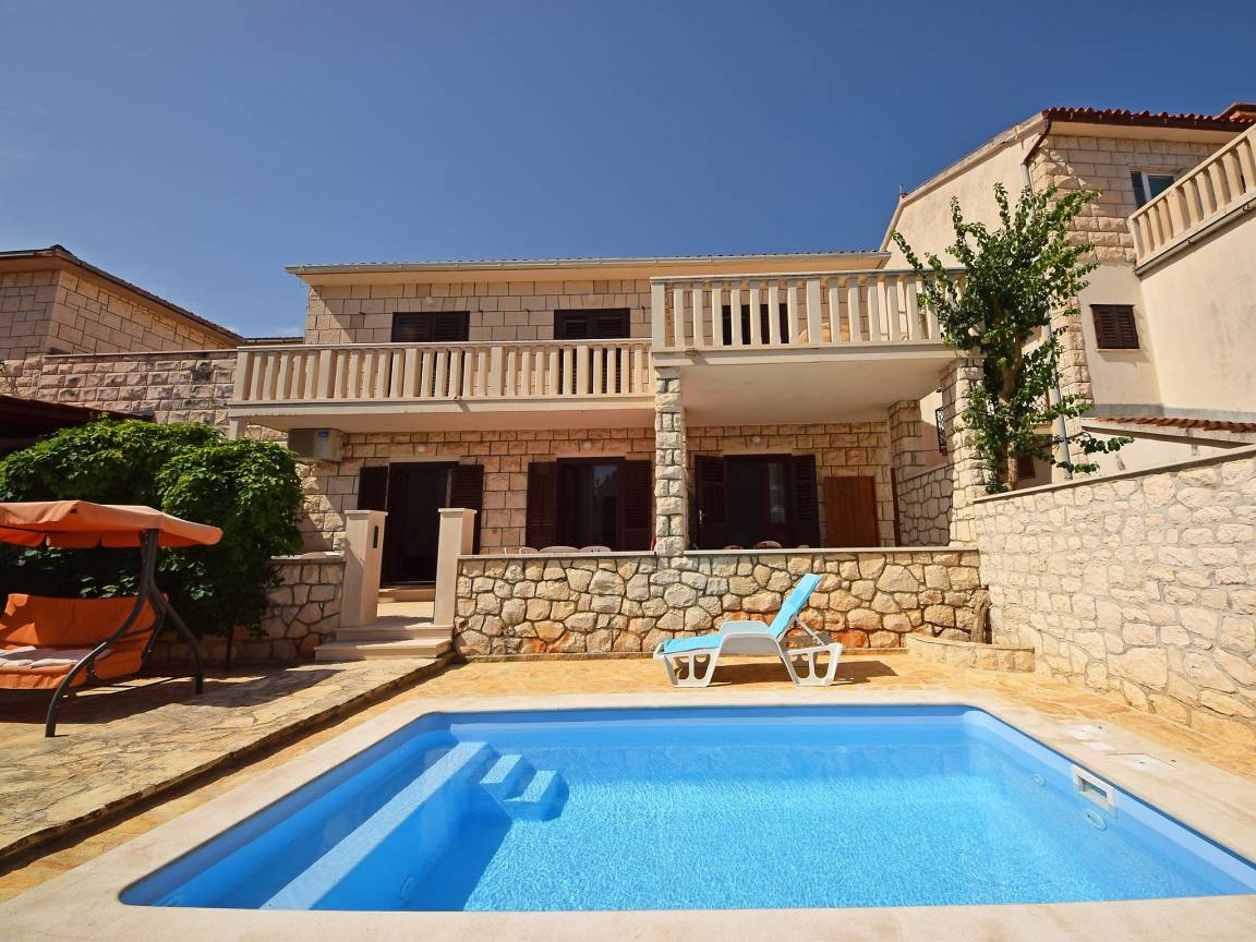 80 M² Apartment ∙ 3 Bedrooms ∙ 7 Guests - Postira