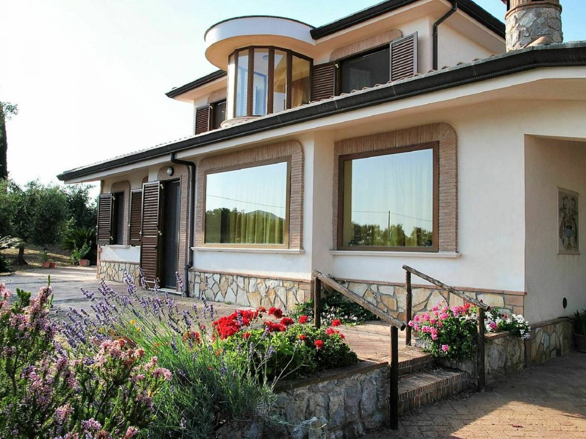 Confortevole casa a Itri con barbecue, giardino e piscina