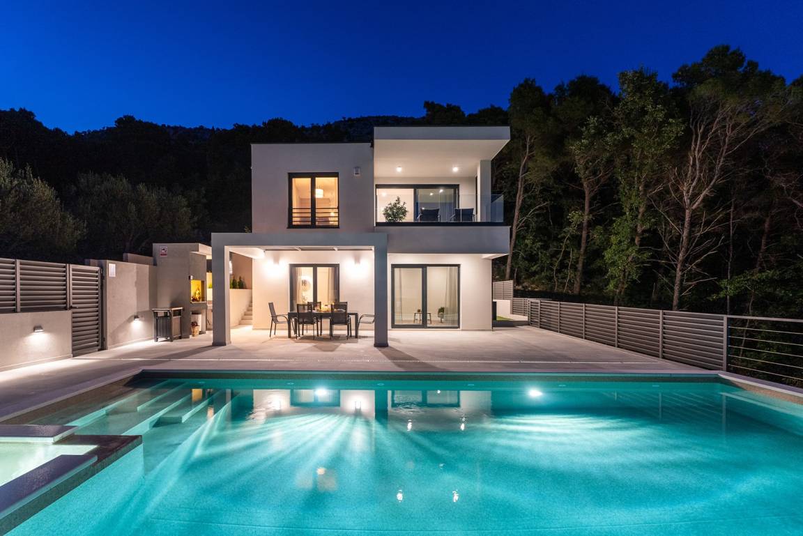 220 M² House ∙ 3 Bedrooms ∙ 8 Guests - Omiš
