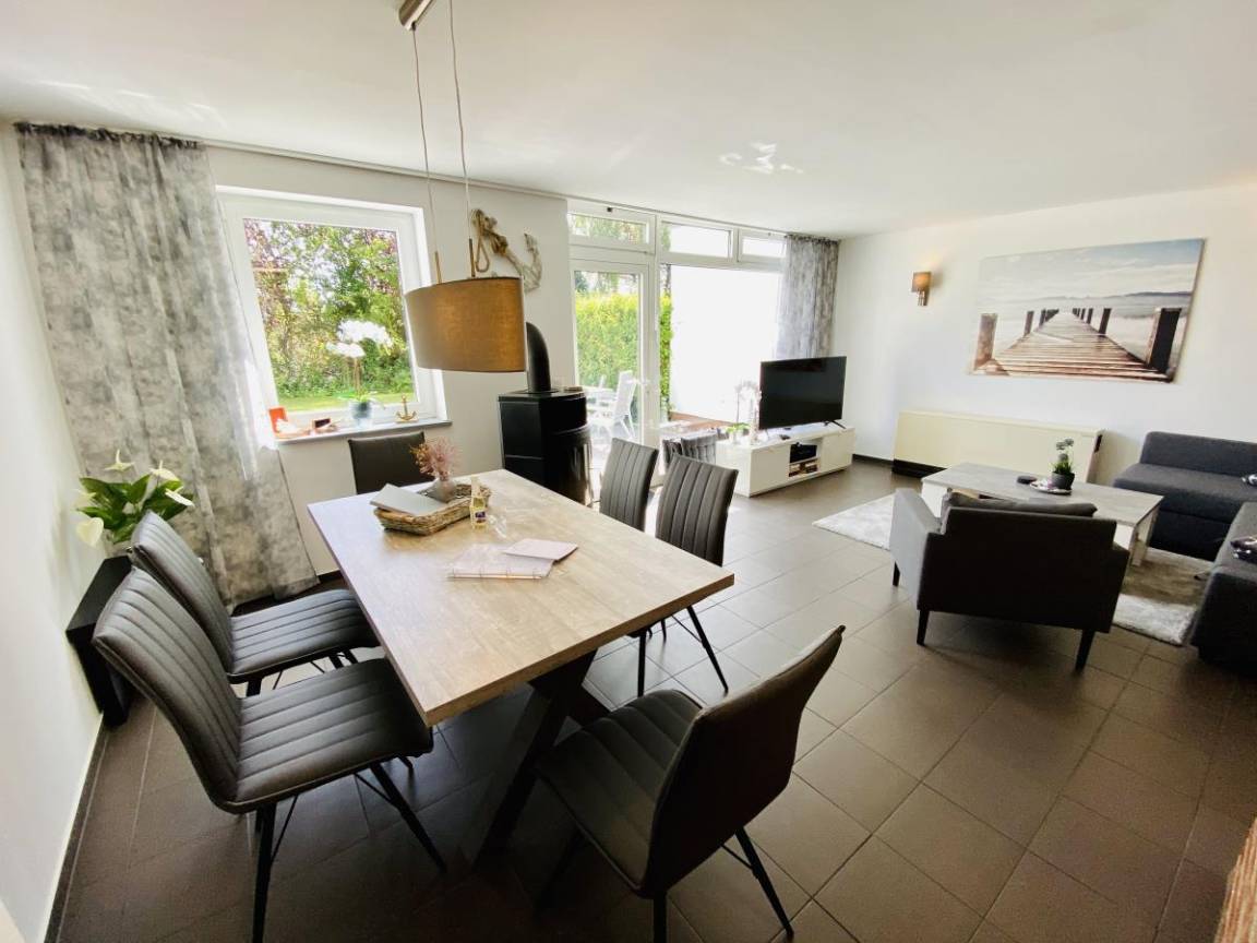 80 M² Ferienhaus ∙ 2 Schlafzimmer ∙ 4 Gäste - Rostock