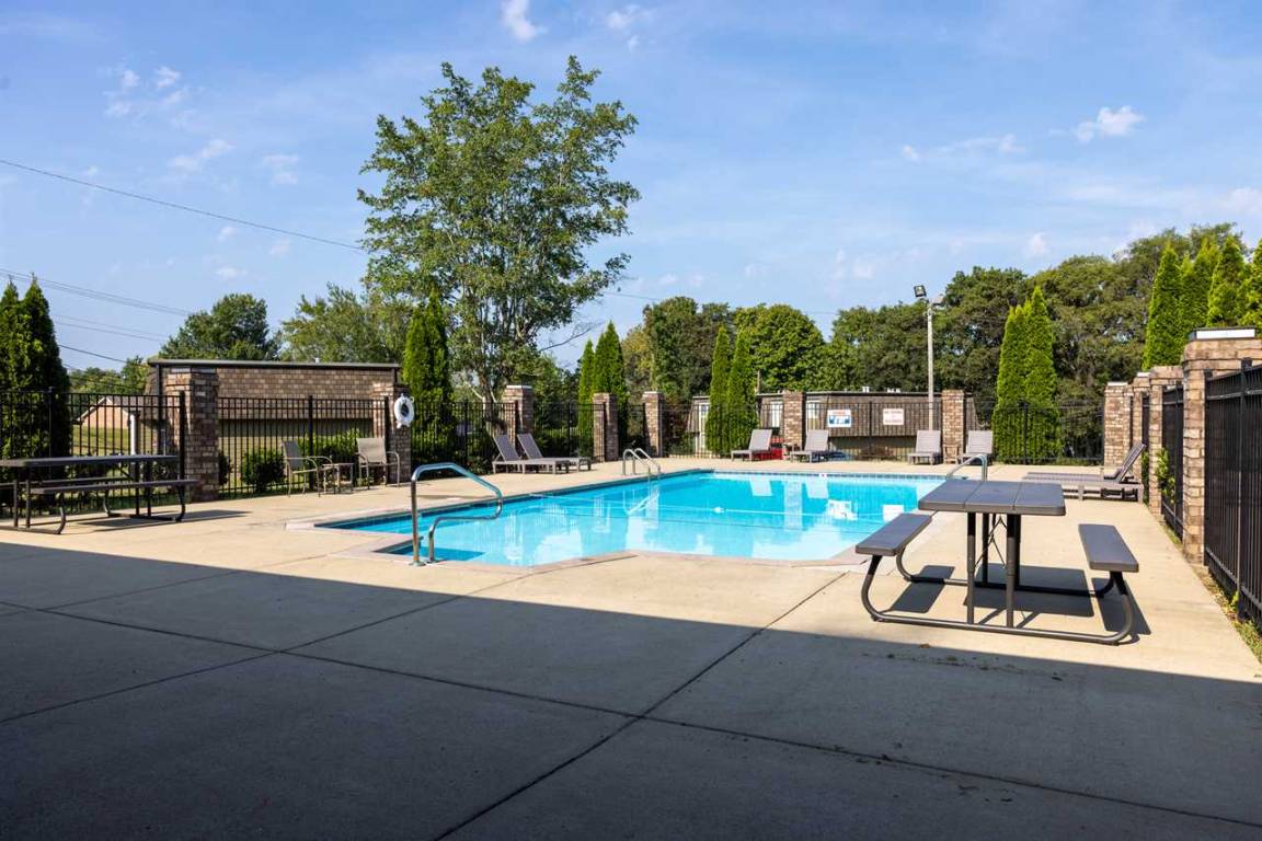 75 M² Condo ∙ 2 Bedrooms ∙ 4 Guests - Clarksville, TN