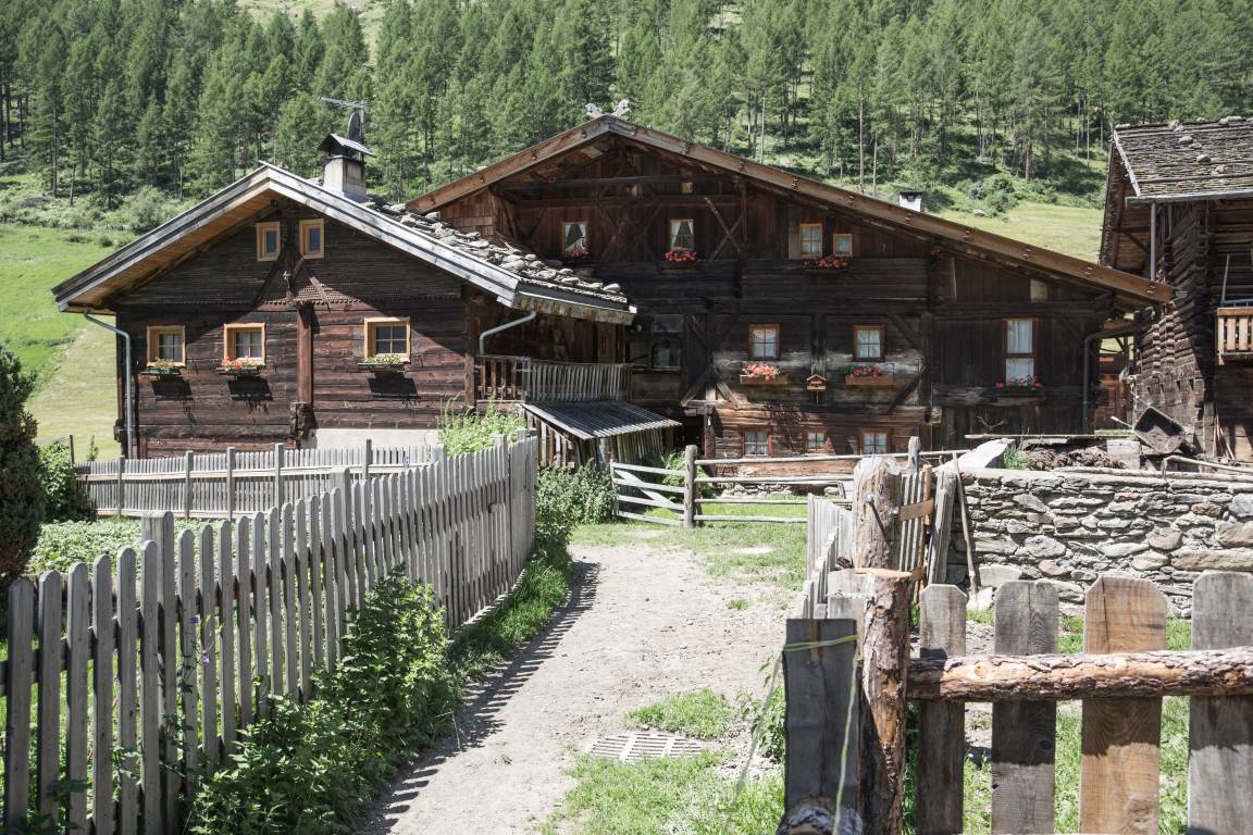 140 M² Appartamento Vacanza ∙ 4 Camere Da Letto ∙ 8 Ospiti - Val Senales