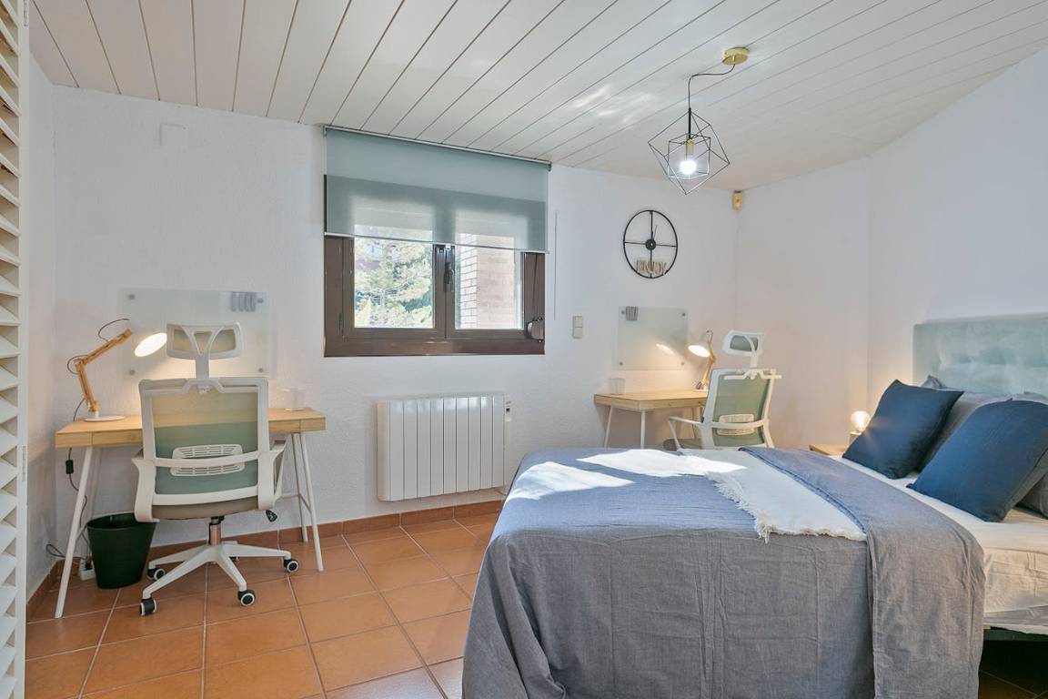 130 M² Habitación Privada ∙ 1 Habitación ∙ 2 Huéspedes - Sabadell