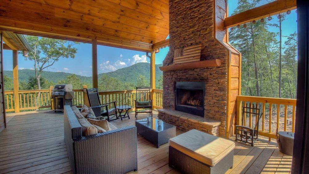 Cabin ∙ 3 Bedrooms ∙ 9 Guests - Blue Ridge, GA