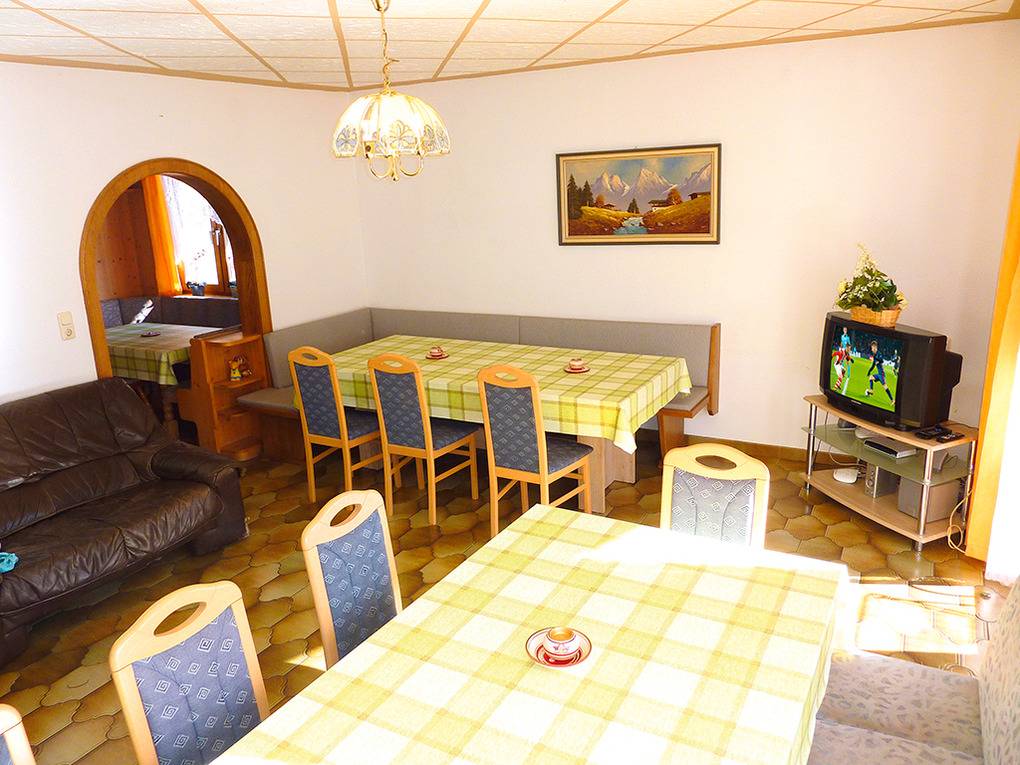 240 m² Ferienhaus ∙ 9 Schlafzimmer ∙ 25 Gäste – Bild 2