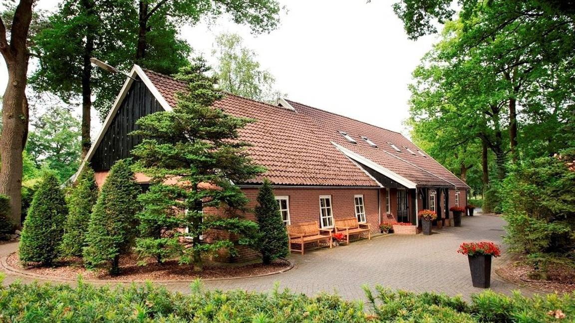 400 M² Villa ∙ 14 Bedrooms ∙ 40 Guests - Enschede