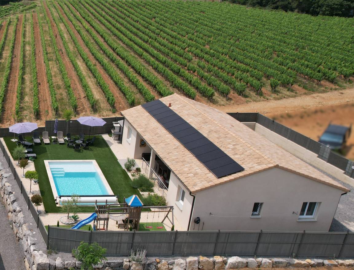 110 M² Villa ∙ 4 Slaapkamers ∙ 10 Gasten - Joyeuse