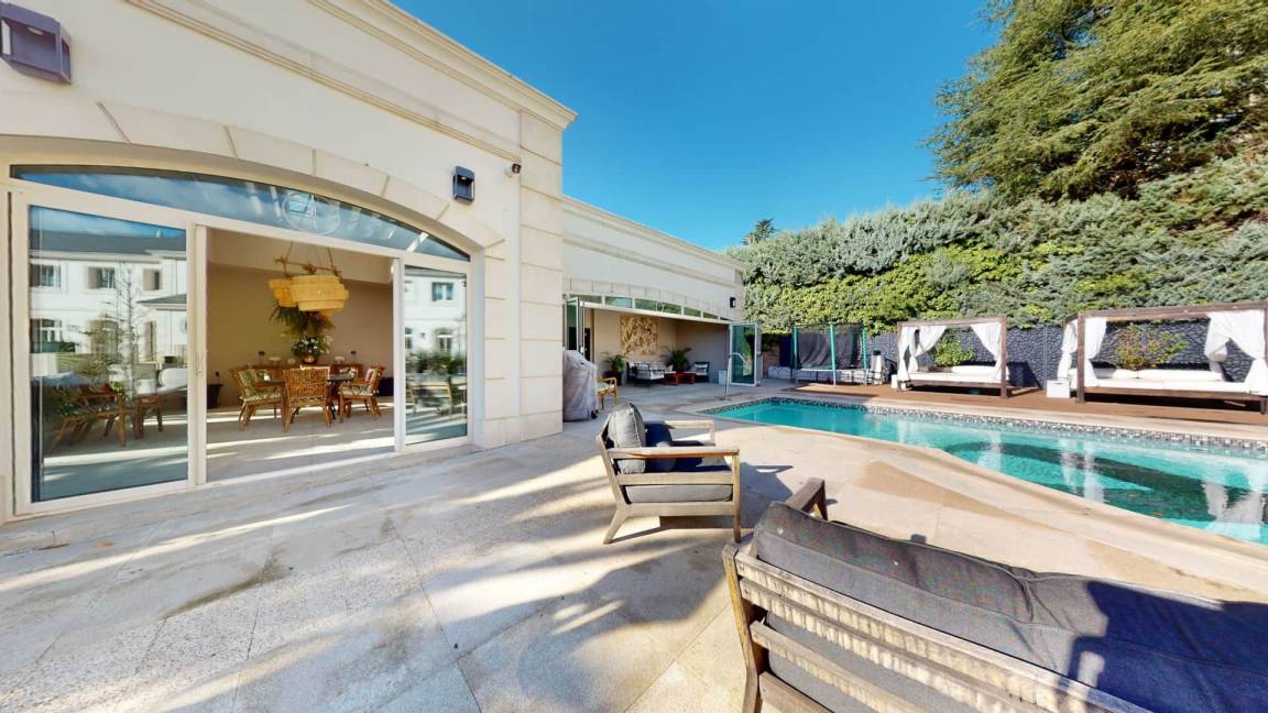 1500 M² Villa ∙ 6 Bedrooms ∙ 12 Guests - Madrid