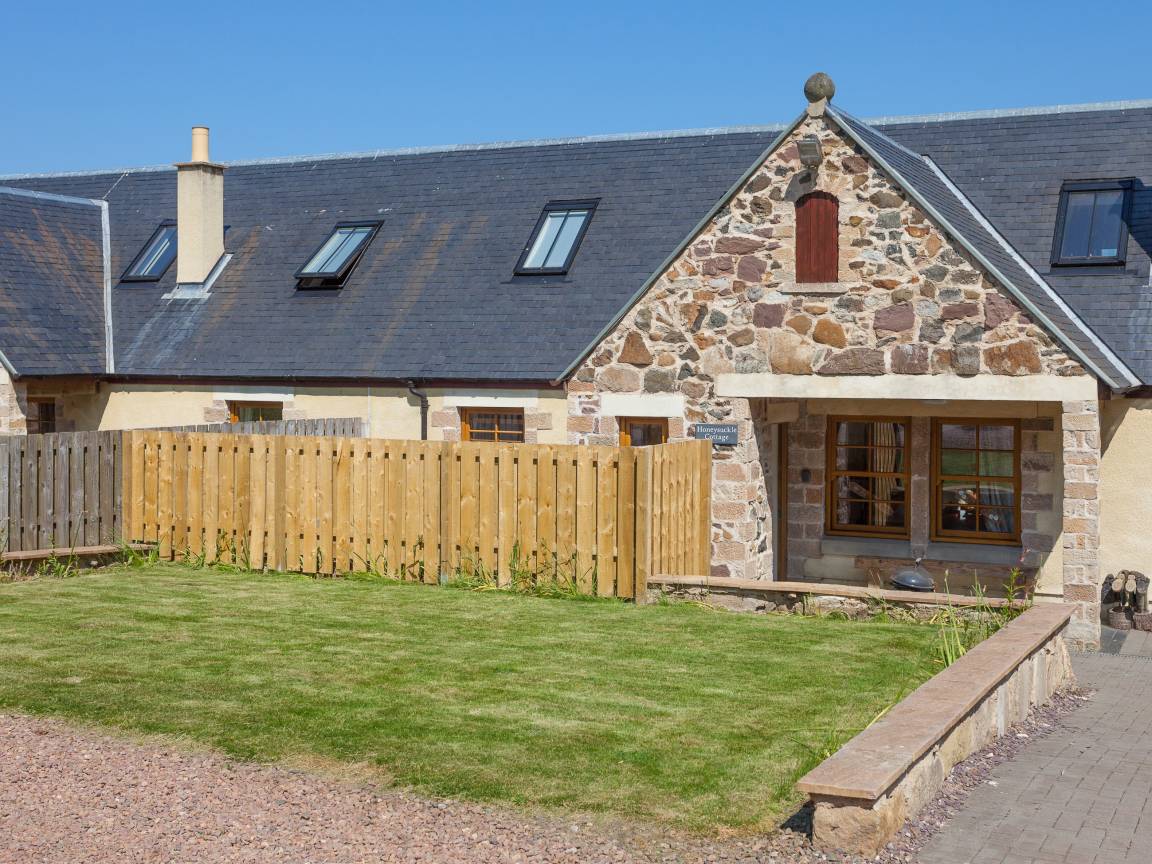 Cottage ∙ 3 Bedrooms ∙ 8 Guests - Linlithgow Palace