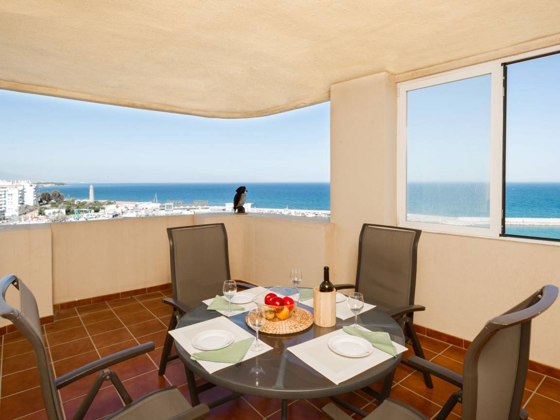 110 M² Apartamento ∙ 2 Habitaciones ∙ 4 Huéspedes - Estepona