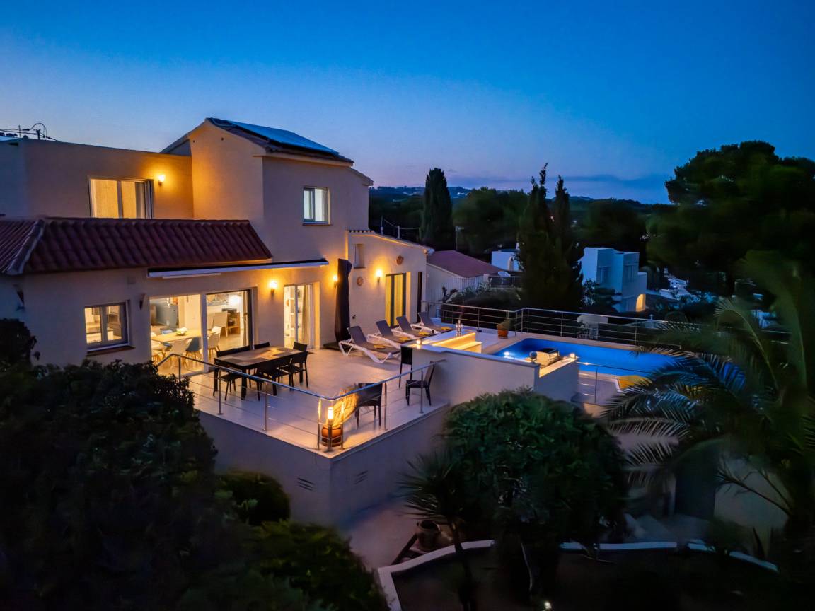 180 M² Villa ∙ 4 Habitaciones ∙ 8 Huéspedes - Costa Blanca