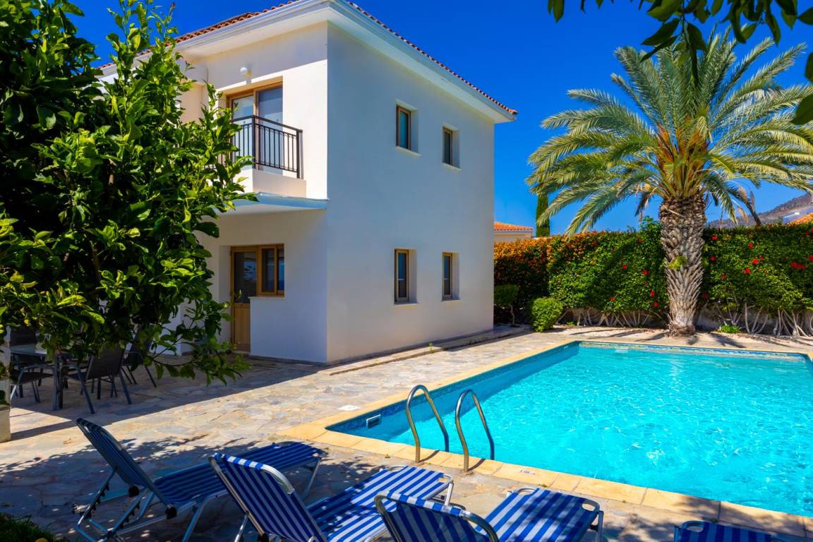195 M² Villa ∙ 3 Bedrooms ∙ 8 Guests - Argaka