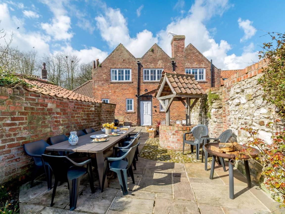 Cottage ∙ 5 Bedrooms ∙ 10 Guests - Scarborough