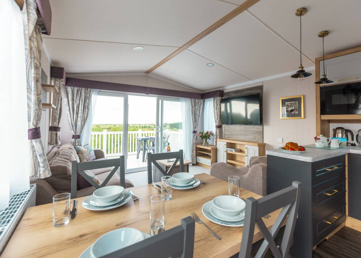 Caravan ∙ 2 Bedrooms ∙ 4 Guests - England