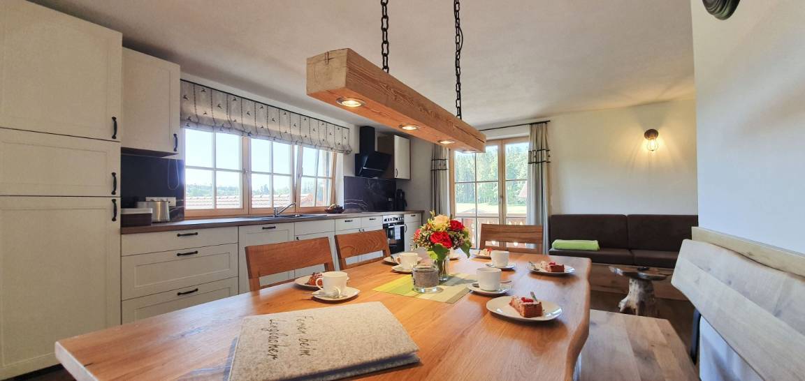 80 M² Ferienwohnung ∙ 2 Schlafzimmer ∙ 5 Gäste - Chieming