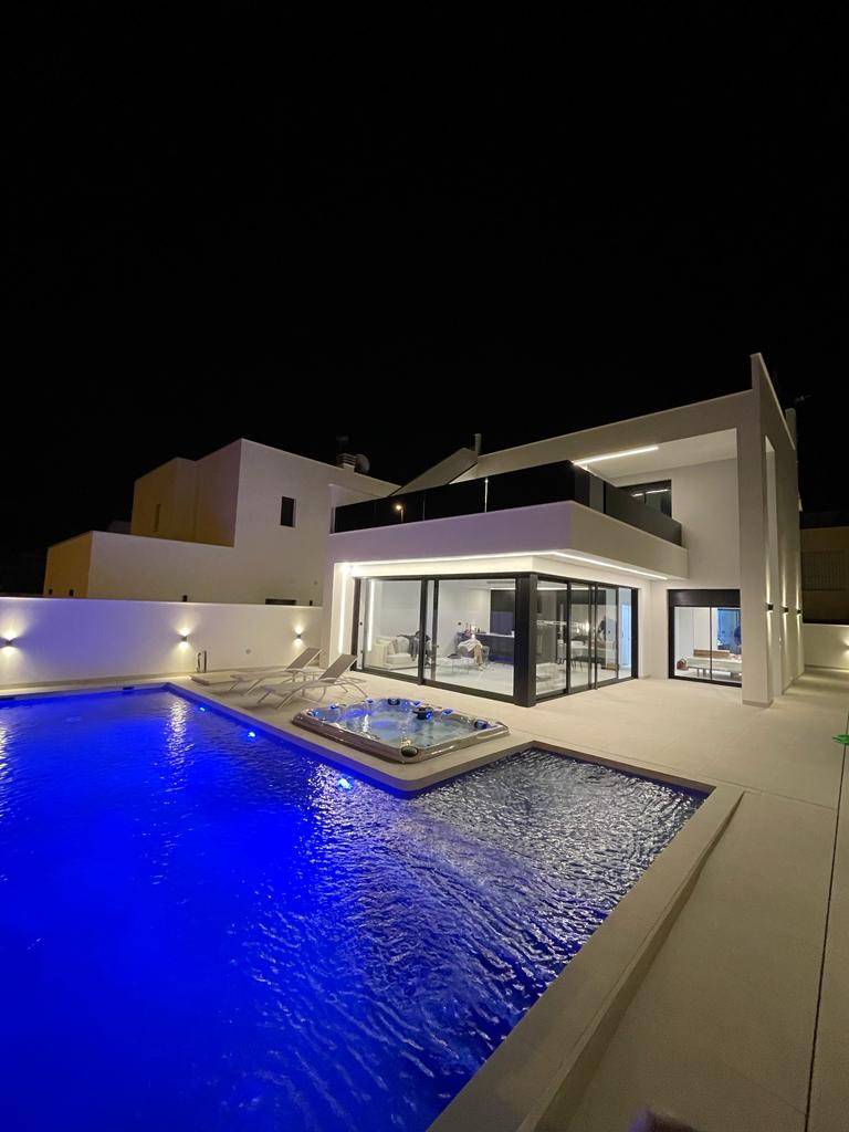 350 M² Villa ∙ 4 Bedrooms ∙ 8 Guests - La Manga