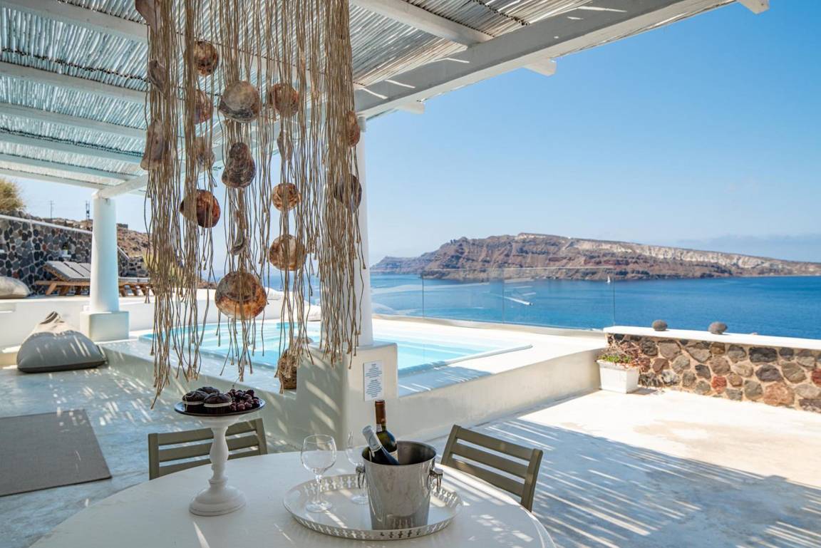 Villa ∙ 4 Bedrooms ∙ 8 Guests - Oia