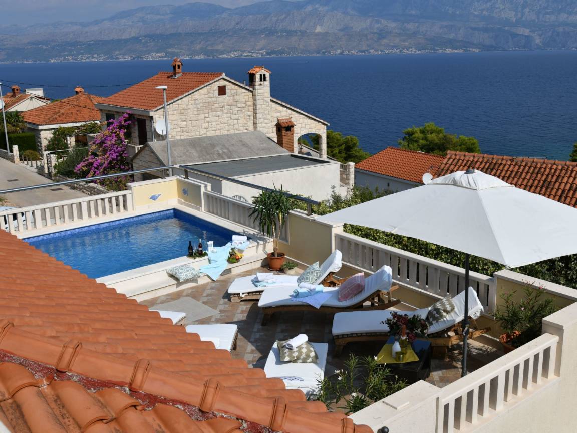 185 M² House ∙ 7 Bedrooms ∙ 9 Guests - Supetar