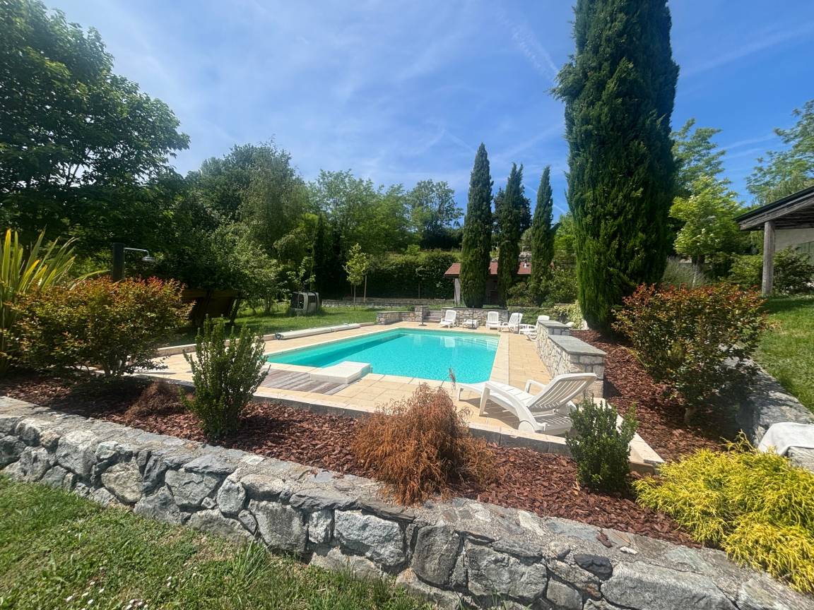90 M² Maison De Vacances ∙ 3 Chambres ∙ 8 Personnes - Belley