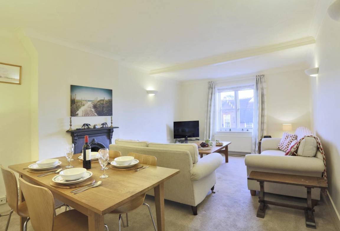 Apartment ∙ 3 Bedrooms ∙ 4 Guests - Woodbridge