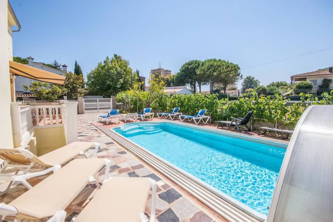 200 M² Villa ∙ 5 Slaapkamers ∙ 10 Gasten - Figueres