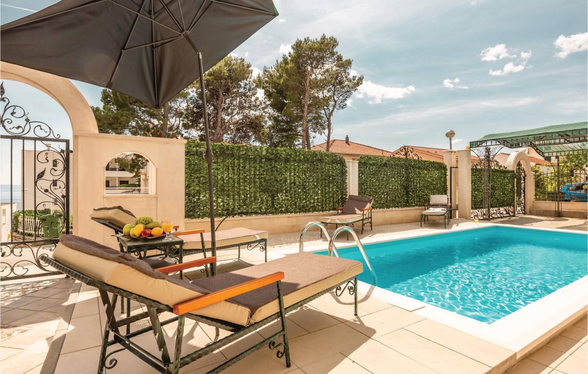 550 M² Ferienhaus ∙ 9 Schlafzimmer ∙ 17 Gäste - Makarska