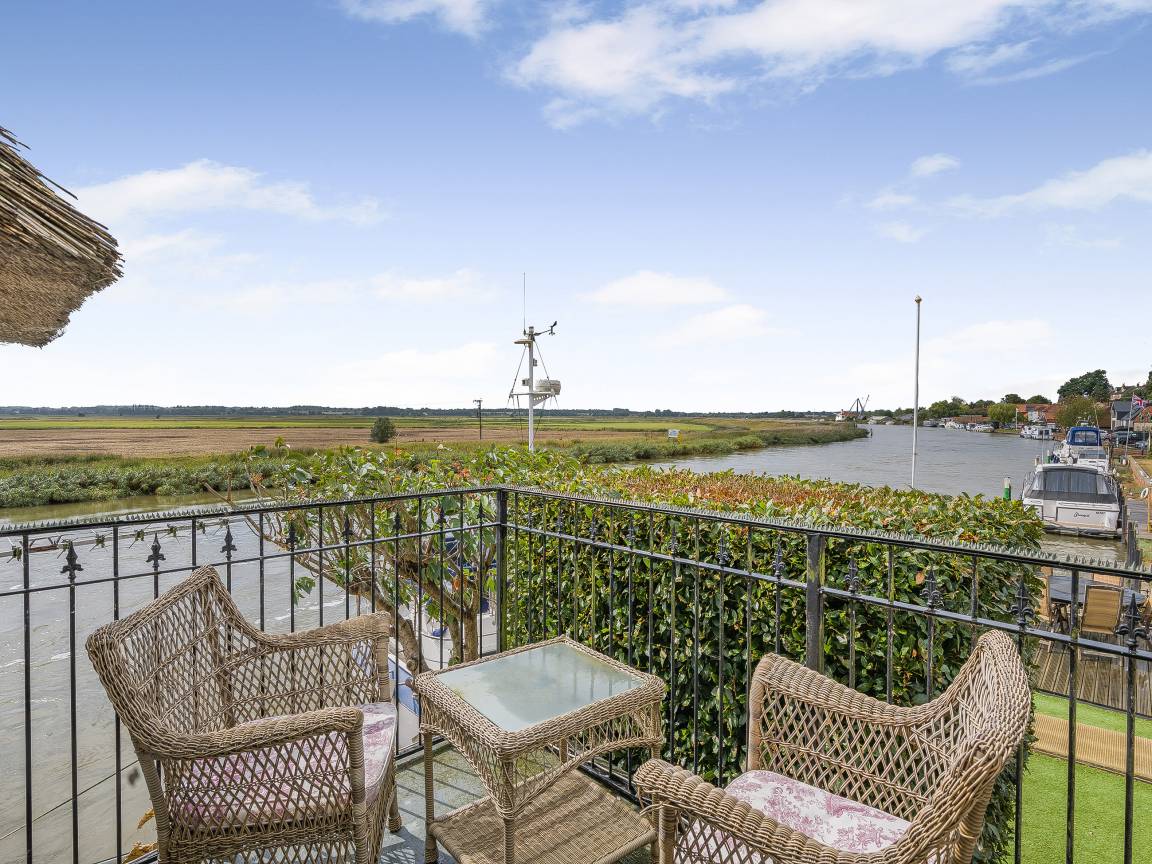 Cottage ∙ 2 Bedrooms ∙ 4 Guests - Beccles