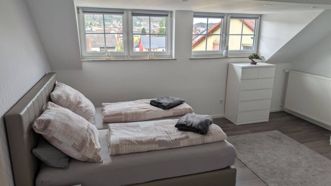 78 M² Ferienwohnung ∙ 2 Schlafzimmer ∙ 5 Gäste - Weiskirchen
