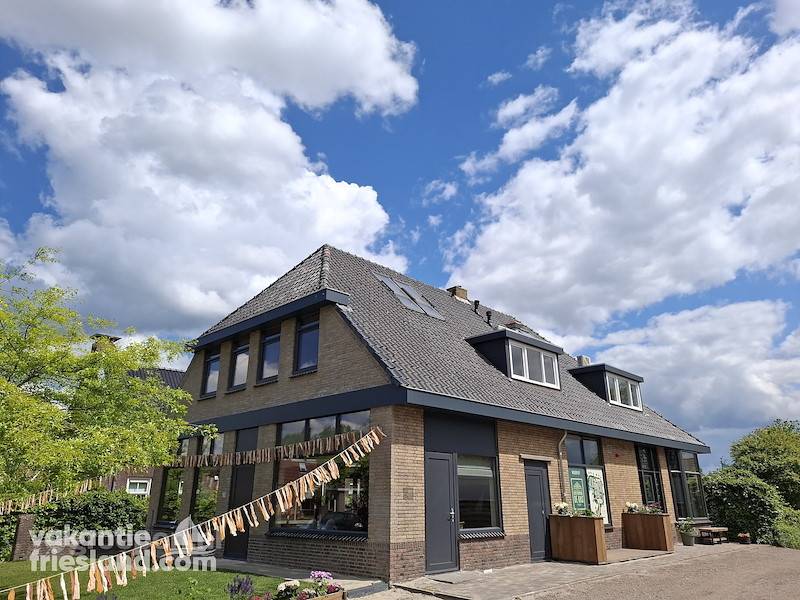 Ferienhaus ∙ 10 Schlafzimmer ∙ 20 Gäste - Emmeloord