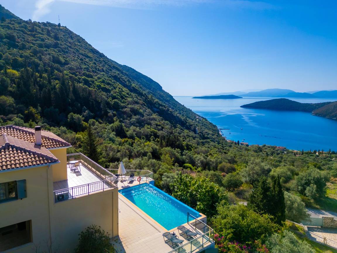 200 M² Villa ∙ 3 Bedrooms ∙ 6 Guests - Lefkada
