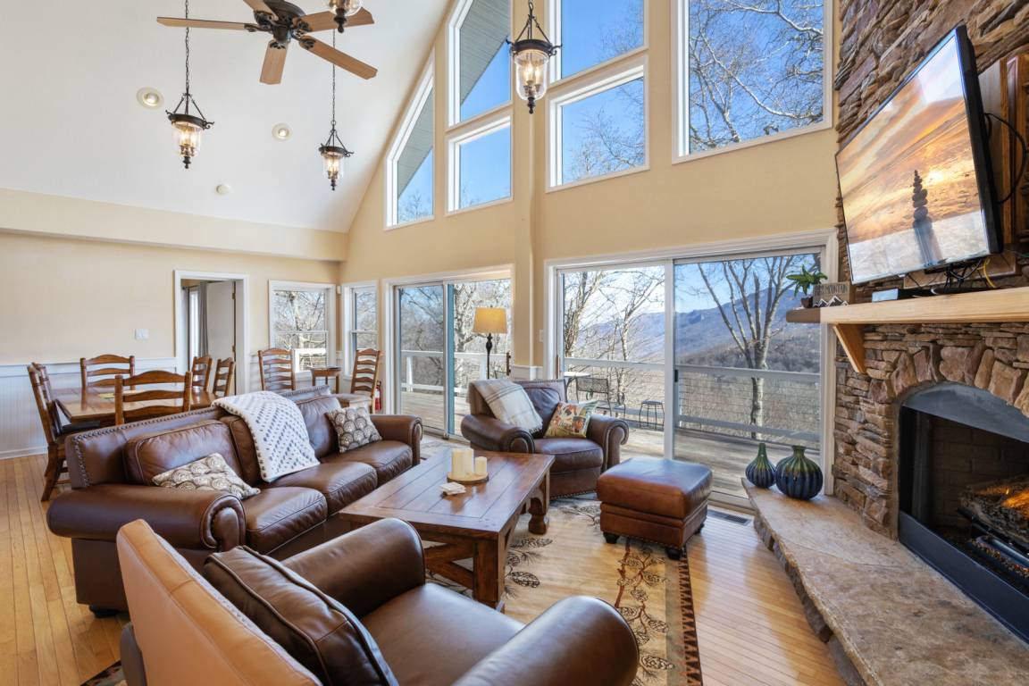 323 M² Cabin ∙ 4 Bedrooms ∙ 10 Guests - Linville, NC