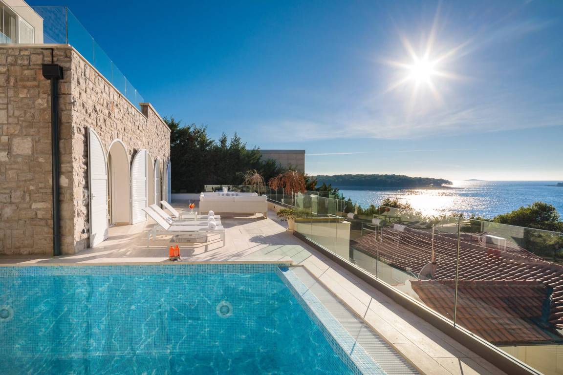 632 M² Villa ∙ 7 Makuuhuonetta ∙ 14 Vierasta - Primošten